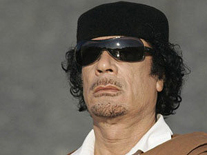 Сторонники Каддафи устроили автопробег по пустыне