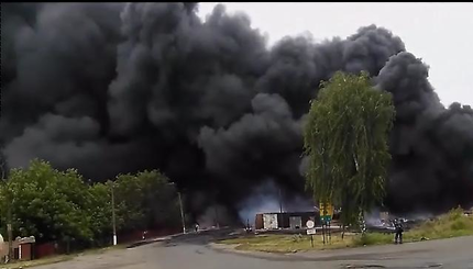 В Черкасской области горит поезд с нефтепродуктами