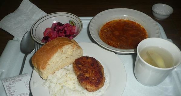 Чем кормят в студенческих столовых Донецка за 