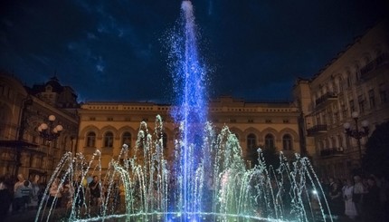  В сердце Киева открыли светомузыкальный фонтан