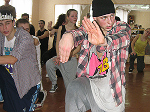 Александр Геращенко открывает школу танца в Полтаве