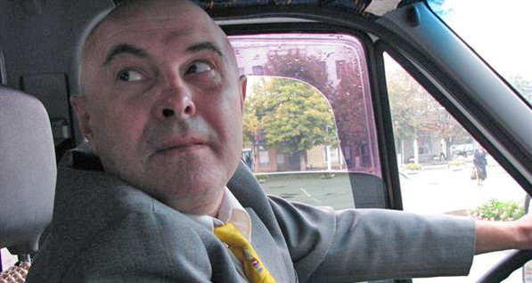 Увидите маршрутчика при галстуке - не пугайтесь!