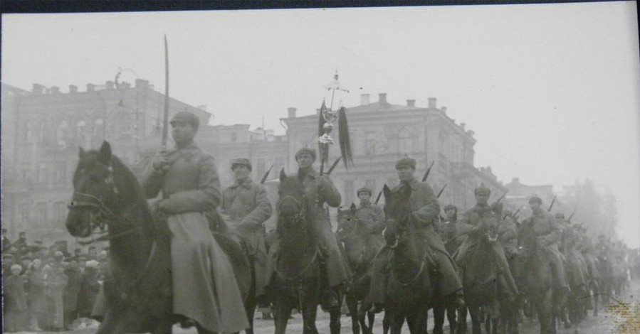 Все военные парады в Киеве: исторические фото 