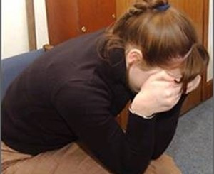 В Донецкой области маньяк насиловал девушку на глазах у "отмороженных" прохожих