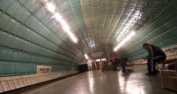 Проезд в метро вырос до двух гривен