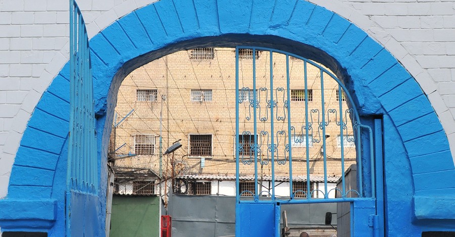 Тюремщикам досталось за несчастное детство