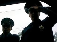 В Киеве водитель зажал гаишника стеклом дверцы и протащил по дороге