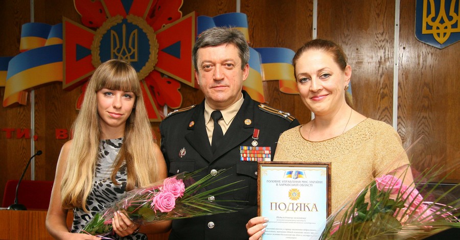 Спасать людей эмчеэсникам помогают студенты и охранники