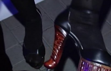 Ирина Билык появилась на публике с фаллосами на ногах 