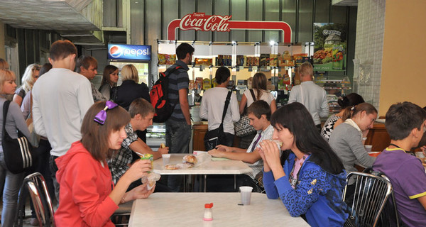 Самый полноценный обед у студентов ЗНУ, а в КПУ кормят всухомятку