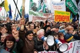 Чернобольцы протестуют у стен Рады против сокращения соцвыплат