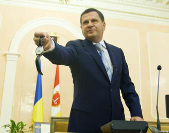 Часы одесских ВИПов: У Костусева – швейцарские, а у Пундика – подарок от Литвина