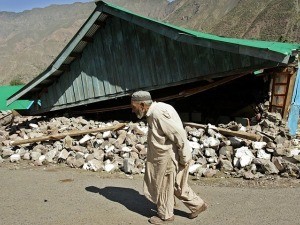 Число жертв землетрясения в Индии составило уже почти 90 человек