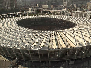 Олимпийский стадион накрыли