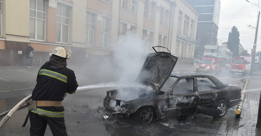 В Киеве на ходу загорелся автомобиль