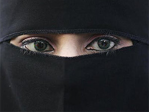 Во Франции женщин впервые оштрафовали за ношение никаба