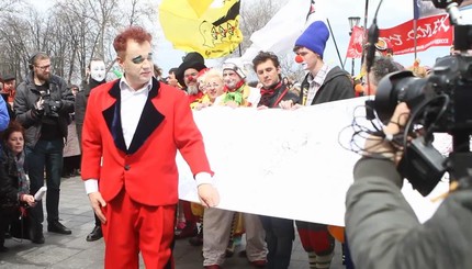 Комедиада в Одессе: петиция в ООН и марш центром города