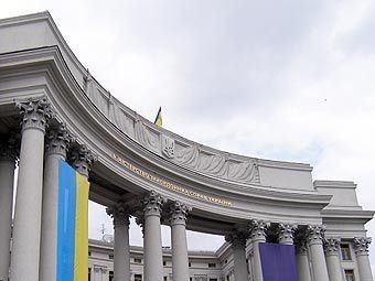 Ряд консульств стран Евросоюза намерено затягивает с выдачей виз украинцам