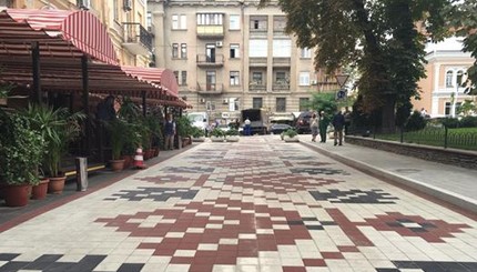 В Киеве Золотоворотский проезд превратился в огромную вышиванку