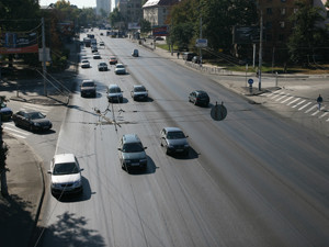 В Киеве нет разметки, а конотопских водителей путает блуждающая стрелка 