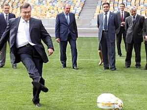 Чем жил Киев: студенты пошли войной на Табачника, блок Черновецкого покончил с собой, а киевлян атаковали зомби