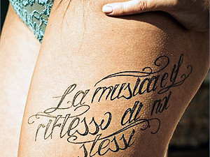 Киевская молодежь делает первые тату в 15 лет, посвящает их 