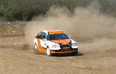 В чемпионате Украины по автокроссу первенство взяли гонщики из Донецка