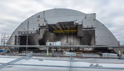 Четвертый блок Чернобыльской АЭС закрыли новой защитной аркой