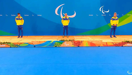 Украинские пловцы-паралимпийцы заняли весь пьедестал почета 
