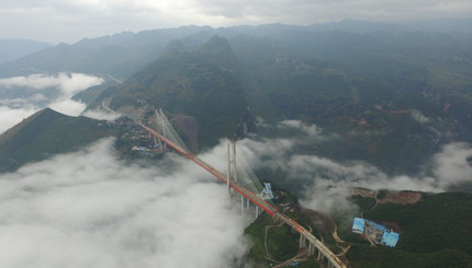 В Китае завершили строительство самого высокого моста в мире