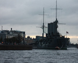 В Петербурге пираты захватили крейсер 