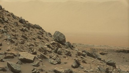 NASA показало цветные снимки скал на Марсе