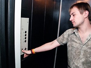 Лифты оборудуют рациями, а в платежках распишут, за что берут деньги