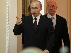 Азаров и Путин хотят вести взаиморасчеты в рублях