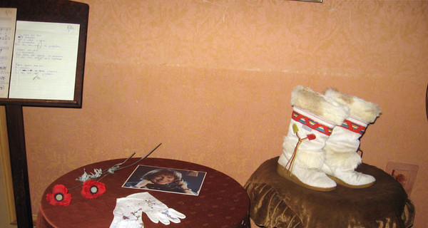 Перчатки, сапоги и рукописи Квитки Цисык - на выставке