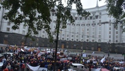 Митинг работников Укрнафты под Кабмином