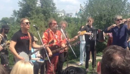 Гребенщиков дал в Киеве бесплатный концерт на Пейзажной аллее 