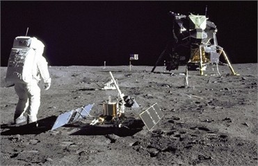 НАСА организовало секретную спецоперацию, чтобы отобрать у бабушки камешек с Луны