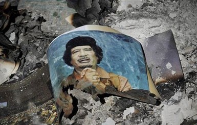 Сегодня Каддафи похоронят в пустыне