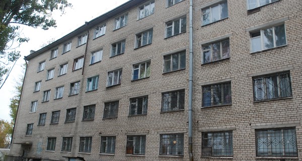 16-летняя девушка сорвалась с третьего этажа, взбираясь по простыням к любимому