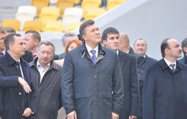 Янукович не будет открывать львовский стадион