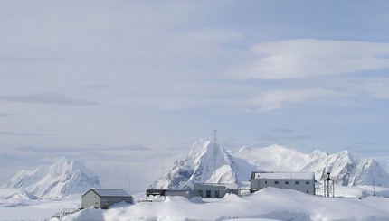 Гимн Украины исполнили на самой высокой точке Антарктиды - горе Винсон