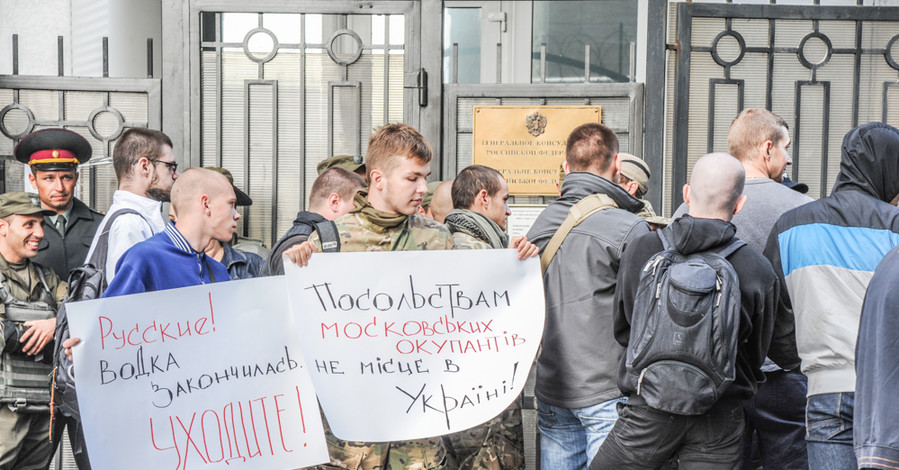 Пикет под посольством в Одессе