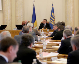 Сегодня Янукович уволит министров и губернаторов