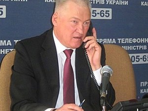 Януковичу трудно разговаривать с главой Минздрава