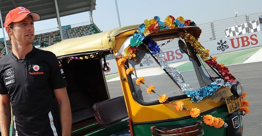 За кадром Гран-при Индии 2011: Чандхок катался на велосипеде, а Батон - на национальной 
