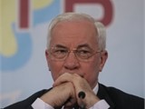 Азаров опаздывает в Запорожье уже на полтора часа