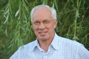Азаров советует не верить 