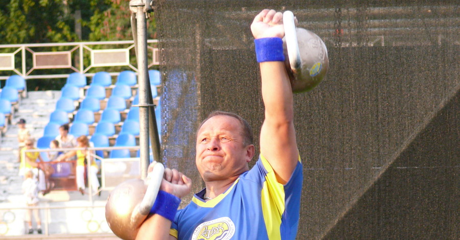 Силач из Докучаевска установил мировой рекорд на родине Геракла