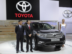 Toyota сократит производство из-за наводнений в Таиланде